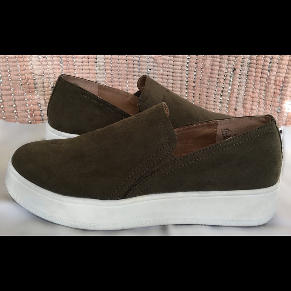 Steve Madden Women’s Dark Green Sneakers, Size 9.5